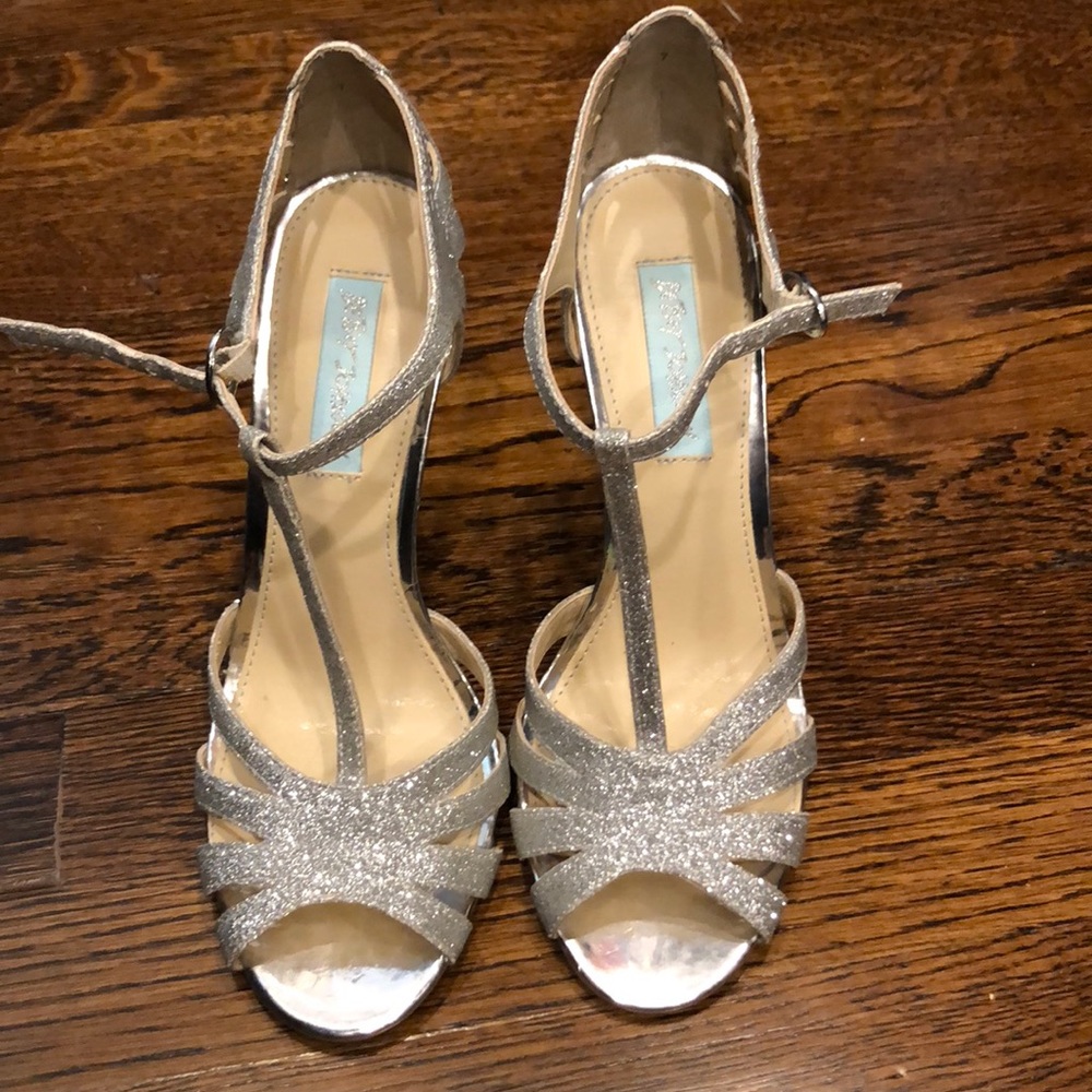 Blue by Betsey Johnson “Tee sandal”